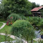 فندق مبيت وإفطار Suzanne's & Gardens 3*