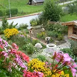 فندق مبيت وإفطار Suzanne's & Gardens 3*