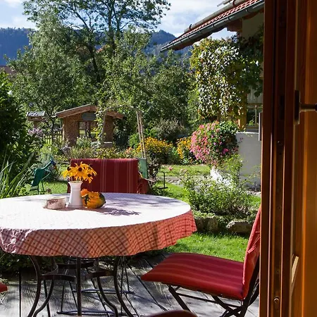 スザンヌズ B＆b ＆ ガーデンズ フュッセン