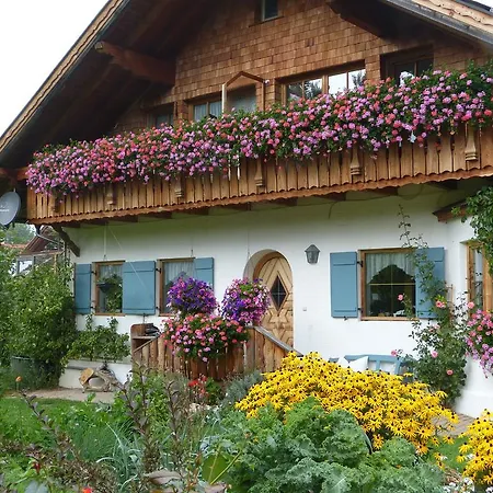 スザンヌズ B＆b ＆ ガーデンズ フュッセン